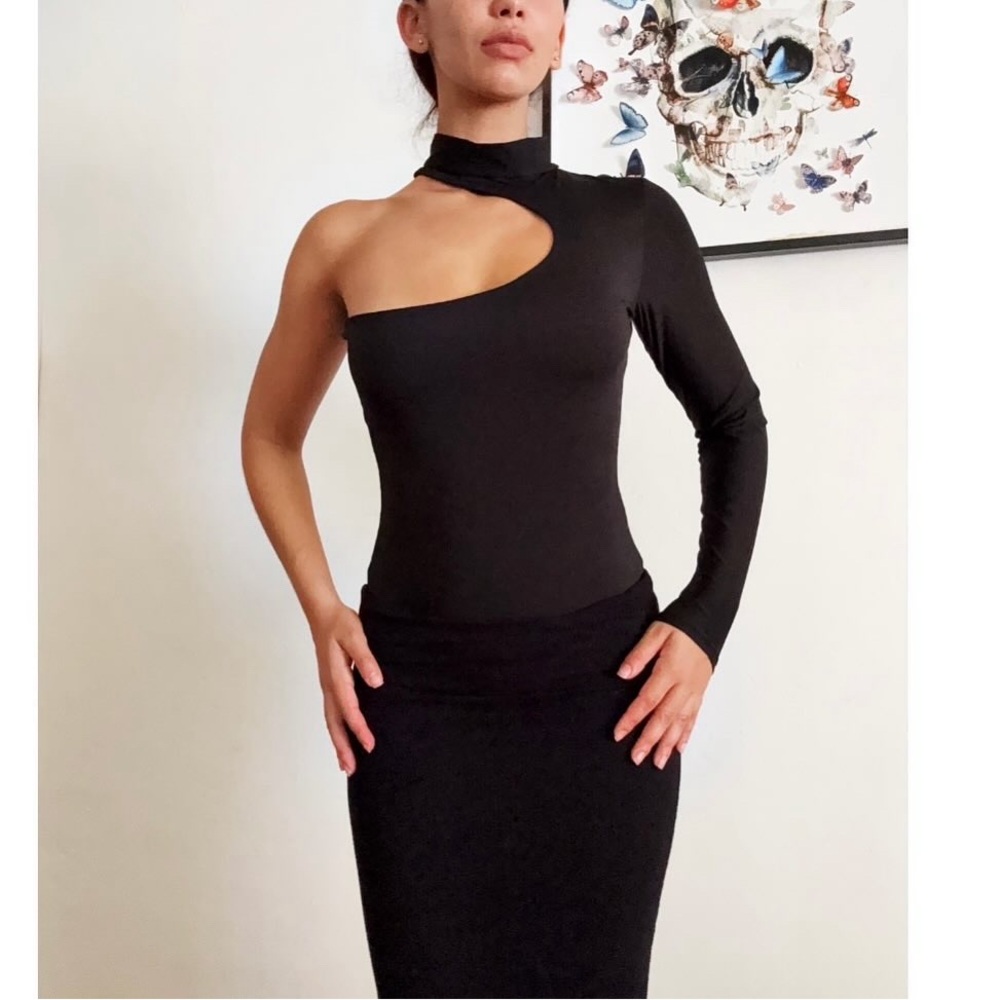 Nasty Gal Black One-Shoulder Bodysuit ⭐️